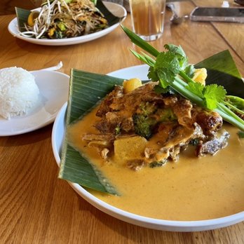 Buddha Barn - Roasted Duck Curry - Thai Near Me - Cincinnati, Ohio