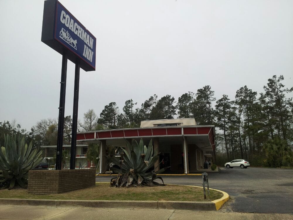 COACHMAN INN Updated August 2024 422 N Main St, Hemingway, South