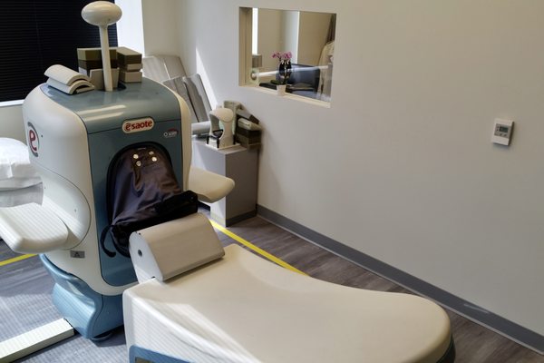 Photo of Weil Foot & Ankle Institute - Mount Prospect, IL, US. MRI Equipment