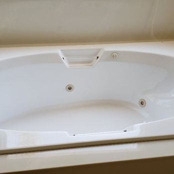 Sandaval Shine - Master bedroom jetted tub - Home Cleaning Near Me