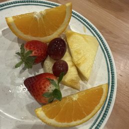 Fresh fruit is always a plus very nice and tasty Fresh fruit is always a plus very nice and tasty