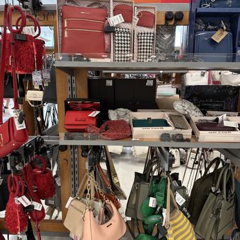 T.J. MAXX - Updated January 2026 - 1328 Photos & 252 Reviews - 1170