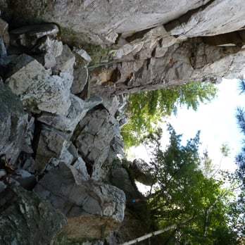 Killarney Provincial Park - This is part of the "semi-rock climbing" portion of The Crack. (Please rotate the picture 90 degree to view) - Parks Near Me - Killarney, Ontario