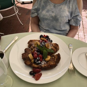 Polo Lounge - Challah French Toast - New American Near Me - Beverly Hills, California
