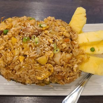 Dan Zai - 鳳梨炒飯 Pineapple Fried Rice with shrimp and chicken - Sushi Bars Near Me - Green Brook Township, New Jersey Dan Zai - 鳳梨炒飯 Pineapple Fried Rice with shrimp and chicken - Sushi Bars Near Me - Green Brook Township, New Jersey