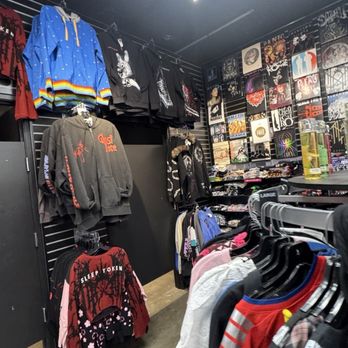 Hot Topic - Accessories Near Me - Folsom, California Hot Topic - Accessories Near Me - Folsom, California