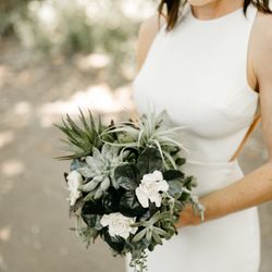 Apple Blossom Floral - Perfect bouquet for my stunning bride! THANK YOU Apple Blossom Floral!