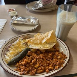 Huevos con chorizo y horchata