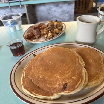 Cup N Saucer Restaurant - Coffee, Chocolate chip pancakes, bacon and home fries - Breakfast & Brunch Near Me - Wilmington, Vermont