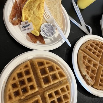 The Oakhurst Inn - The complementary breakfast. There was eggs, bacon, sausage, waffles, bagels, toast, fruit, cereal, yogurt & oatmeal. - Hotels Near Me - Oakhurst, California The Oakhurst Inn - The complementary breakfast. There was eggs, bacon, sausage, waffles, bagels, toast, fruit, cereal, yogurt & oatmeal. - Hotels Near Me - Oakhurst, California