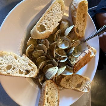 Emberz - Steamed clams very tasty - Wine Bars Near Me - Sonora, California