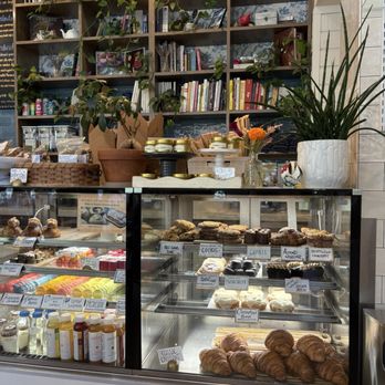 Ellie's - Pastry display case - Breakfast & Brunch Near Me - Providence, Rhode Island