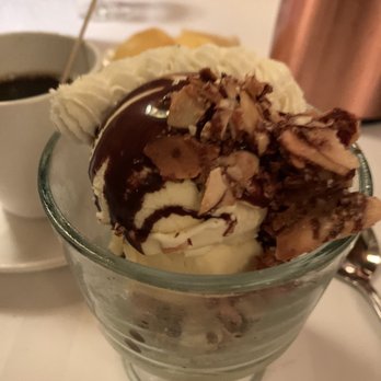 Roxy Restaurant & Bar - Sundae w/candied nuts - Bars Near Me - Reno, Nevada Roxy Restaurant & Bar - Sundae w/candied nuts - Bars Near Me - Reno, Nevada