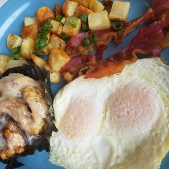 Egg Harbor Café - Gluten free Cinnamon roll breakfast - Breakfast & Brunch Near Me - Glenview, Illinois
