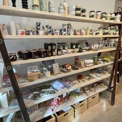 Boutique Locolocal - Candles, pottery and much more all locally made