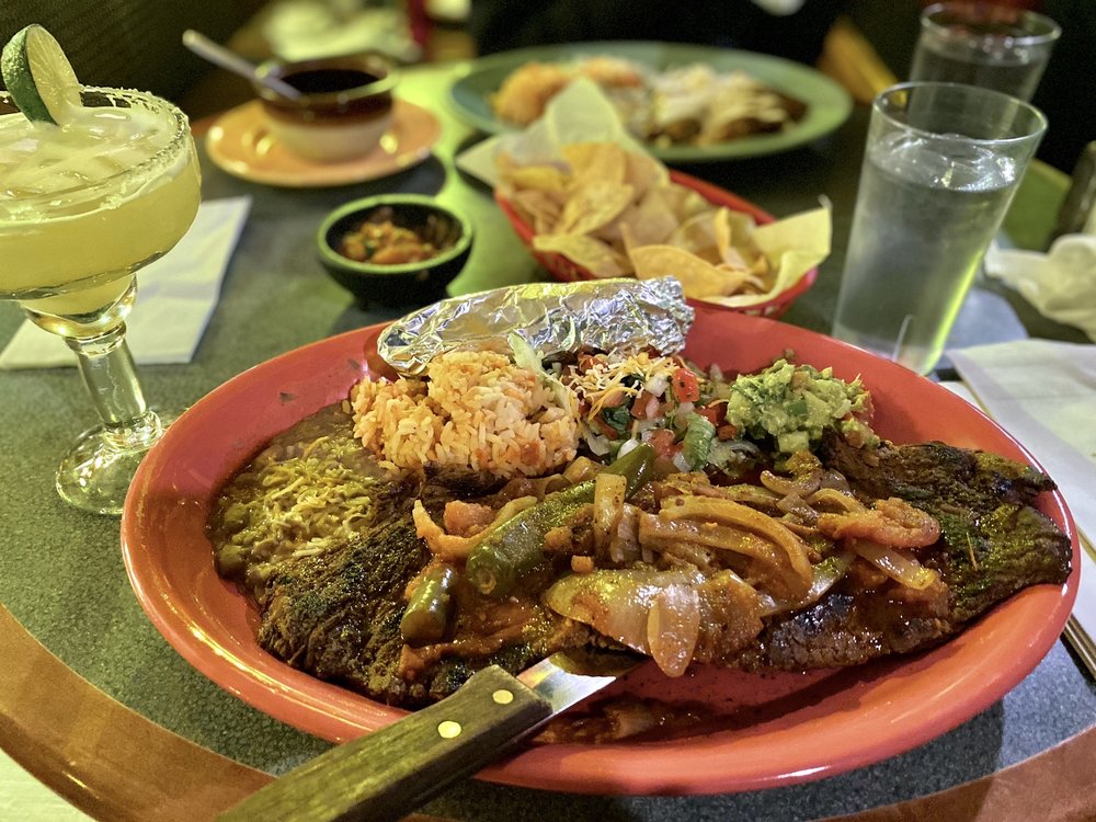 La Cueva Restaurante Mexicano Logo