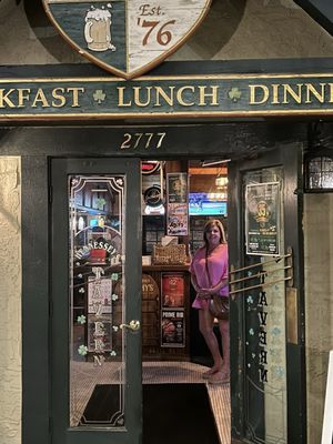 Hennessey's Tavern by null