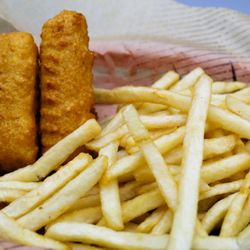 Bases Hamburgers - Mozzarella Sticks with Fries