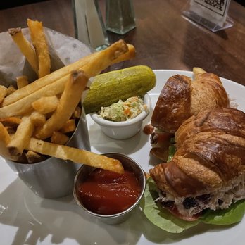 City Cellar - Main course - Wine Bars Near Me - Westbury, New York City Cellar - Main course - Wine Bars Near Me - Westbury, New York