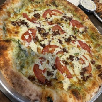 Five Window Beer - Pesto BLT Pizza - Breweries Near Me - Lodi, California Five Window Beer - Pesto BLT Pizza - Breweries Near Me - Lodi, California