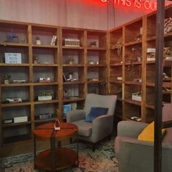 Brew Dog - Lounge area in front of dining area