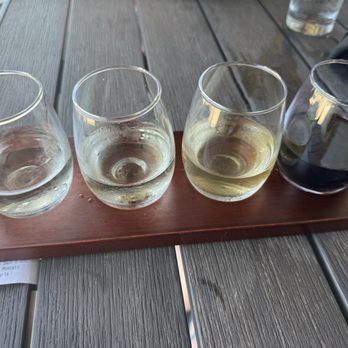 Spencer Manor Winery - Wine sampler - Wineries Near Me - Saint James, Missouri Spencer Manor Winery - Wine sampler - Wineries Near Me - Saint James, Missouri
