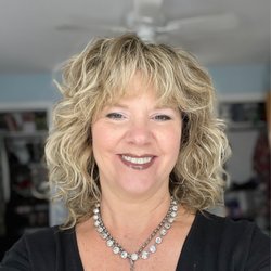 Gretchen Hugo Hairstylist - Hi...I"m Gretchen can't wait to meet you!