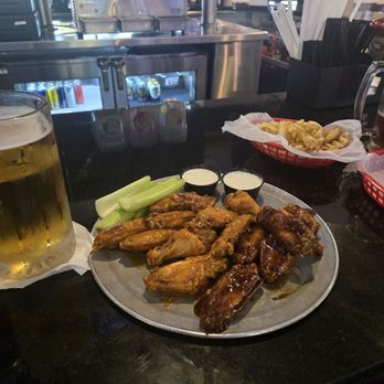 Pluckers Wing Bar - Selma - Beer and 15 wing combo - Chicken Wings Near Me - Selma, Texas