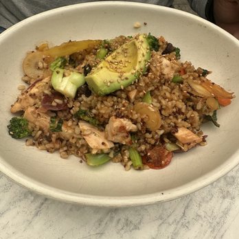 True Food Kitchen - Quinoa bowl with chicken - New American Near Me - Columbus, Ohio True Food Kitchen - Quinoa bowl with chicken - New American Near Me - Columbus, Ohio