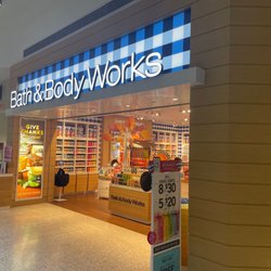 Bath & Body Works - Entrance