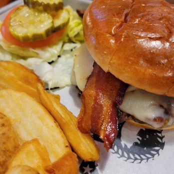 Famous Dave's Bar-B-Que - Dave's Favorite Burger* - Barbeque Near Me - Minnetonka, Minnesota Famous Dave's Bar-B-Que - Dave's Favorite Burger* - Barbeque Near Me - Minnetonka, Minnesota