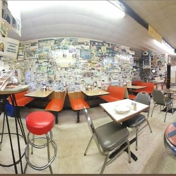 Van's Spa - Dining area - Breakfast & Brunch Near Me - Bristol, Rhode Island Van's Spa - Dining area - Breakfast & Brunch Near Me - Bristol, Rhode Island