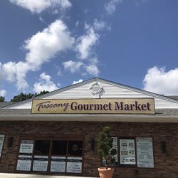 Tuscany Gourmet Market - Outside