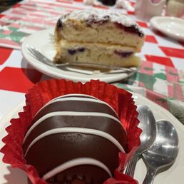 Lemon marscapone blueberry cake & chocolate bomb Lemon marscapone blueberry cake & chocolate bomb
