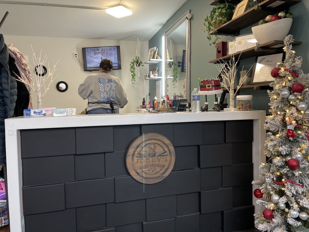 Jordy's Barbershop & Salon Services Logo