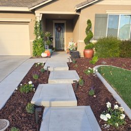 Exterior outside entrance of Caligreen Landscaping Exterior outside entrance of Caligreen Landscaping