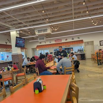 Los Cochinitos - Interior - Mexican Near Me - Spring, Texas