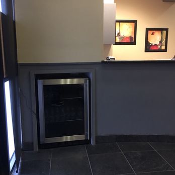 Scott R Alexander, DDS - Reception area with complimentary water available. - General Dentistry Near Me - Irving, Texas Scott R Alexander, DDS - Reception area with complimentary water available. - General Dentistry Near Me - Irving, Texas