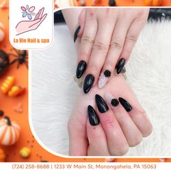 La Vie Nails - Fresh nails for the season, perfect for celebrating in style!