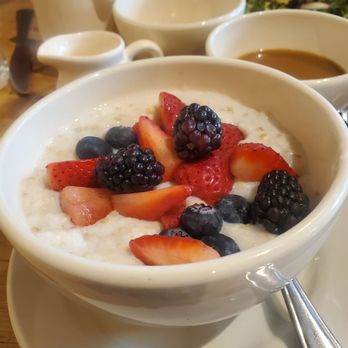 Le Pain Quotidien - Steel-cut oatmeal with fresh berries - Bakeries Near Me - Fairfax, Virginia Le Pain Quotidien - Steel-cut oatmeal with fresh berries - Bakeries Near Me - Fairfax, Virginia