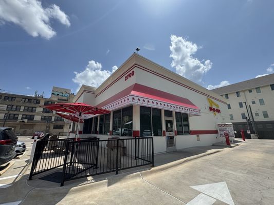 In-N-Out Burger by null