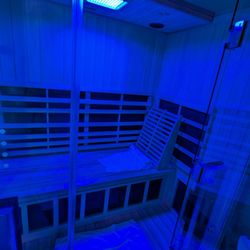 beem Light Sauna - Glastonbury - You can choose a color for your sauna session and towels are always provided