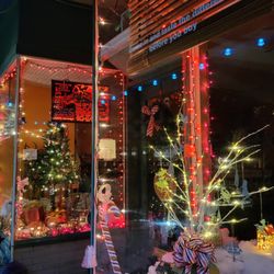 Drizzles - Come visit Drizzles to get your presents for your favorite Foody.