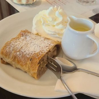 Café Louvre - Apple strudel - Cafes Near Me - Prague, Puerto Rico
