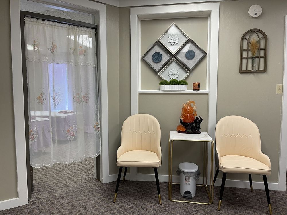 8 Therapeutic Massage Logo