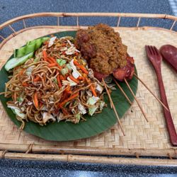 Bali Express - Sate Ayam with Mie Goreng