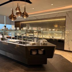 United Polaris Lounge - Buffet