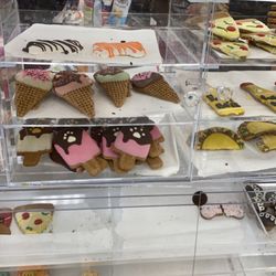 Pet Supermarket - Baked treats for puppers