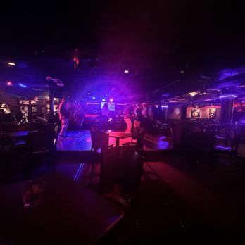 Chicago Bar & Grill - Couples dance - Bars Near Me - Houston, Texas Chicago Bar & Grill - Couples dance - Bars Near Me - Houston, Texas