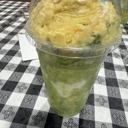 Smashed advocado with durian. Smashed advocado with durian.